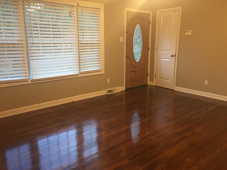 Living Room - 1210 Fox Run Dr