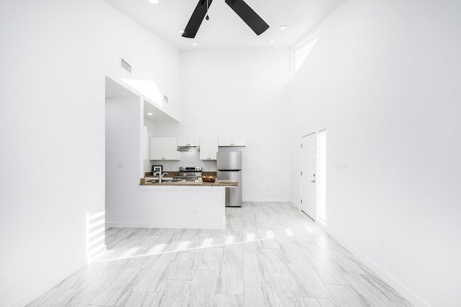 Building Photo - 3911 Casa Blanca Lake Rd