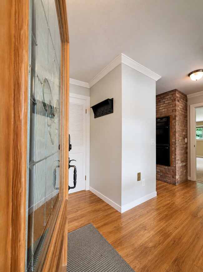 Building Photo - Private Arlington Retreat