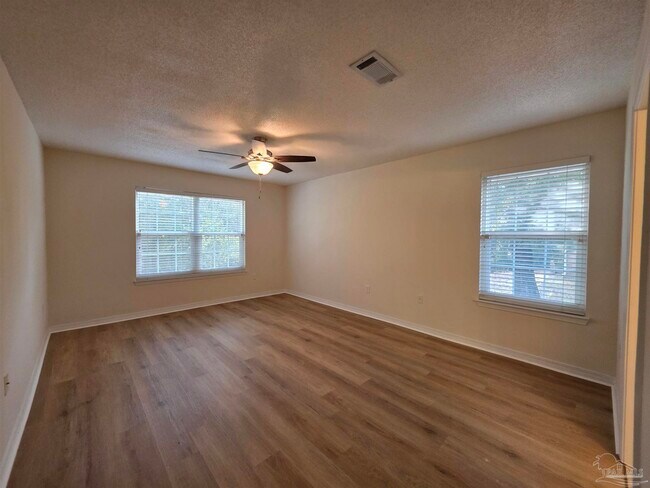 Building Photo - 6204 Pomeral Summit St