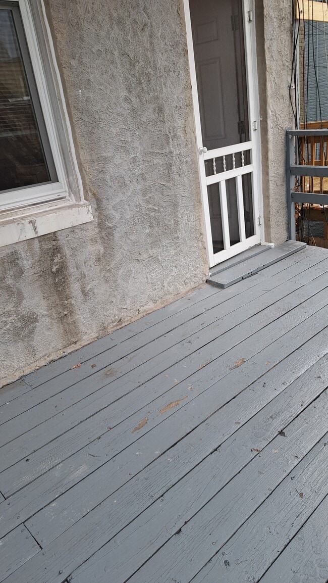 Building Photo - 2215 Brookfield Ave