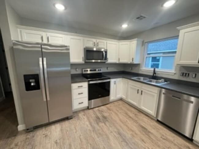 Building Photo - Italian Estates Property Management