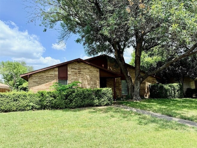 Building Photo - 1909 Forestdale Dr