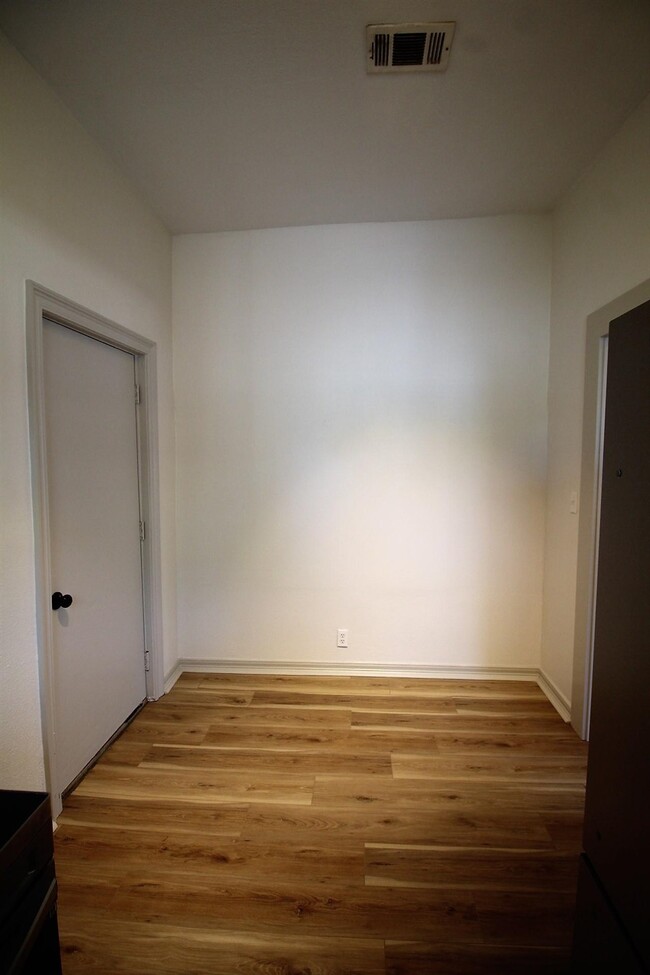 Building Photo - 1214 N 7th Ave