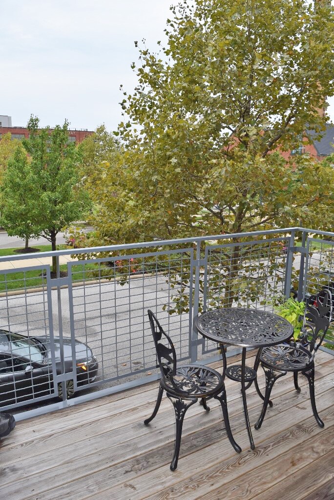 Lovely front balcony for enjoying morning coffee or dinnertime - 1247 W 75th St