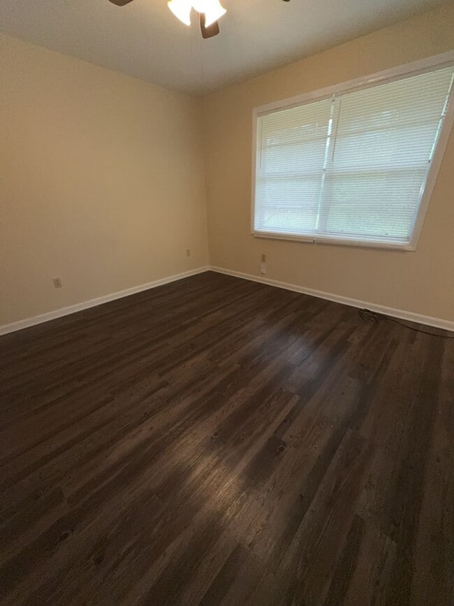 Building Photo - 2216 Welch Dr