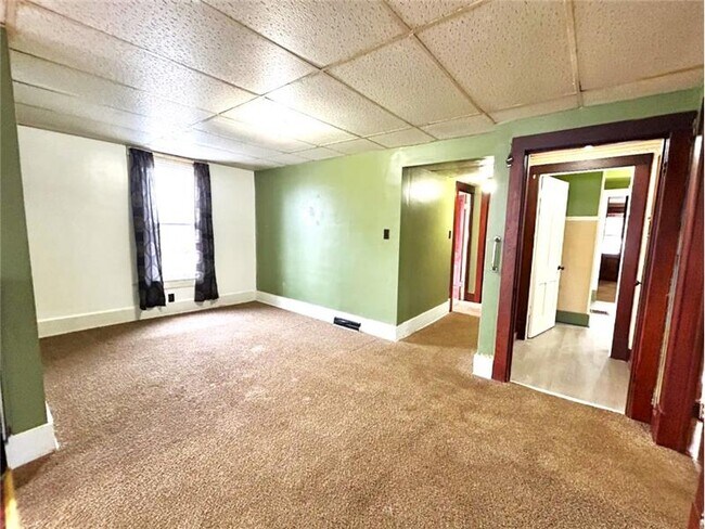 Building Photo - 214 W Warren St