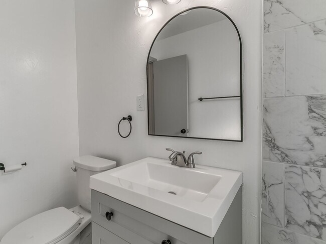 Building Photo - Newly Remodeled 3 Bedroom Home