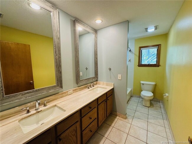 Building Photo - 4881 SW Lake Grove Cir