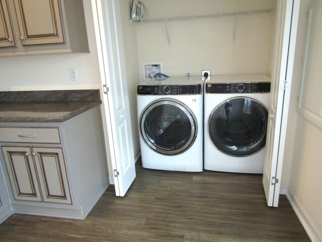 Building Photo - 37 Jurua Ct