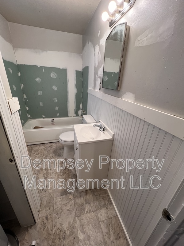 Building Photo - 3417 1/2 6th Street