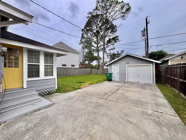 Building Photo - 805 Tabor St