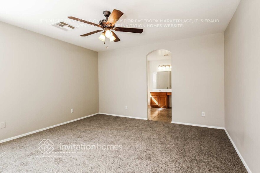 Building Photo - 23949 W Antelope Trail