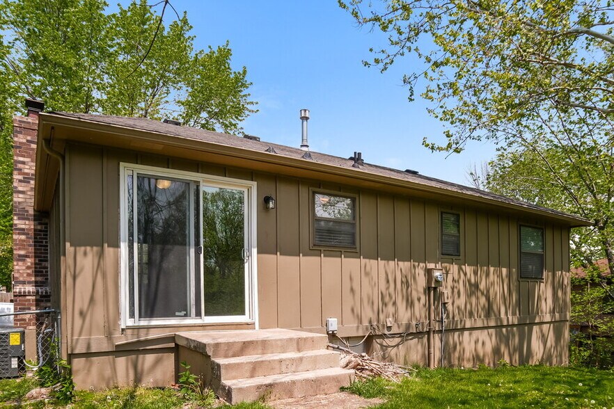 Building Photo - 4912 NW Pennington Ln