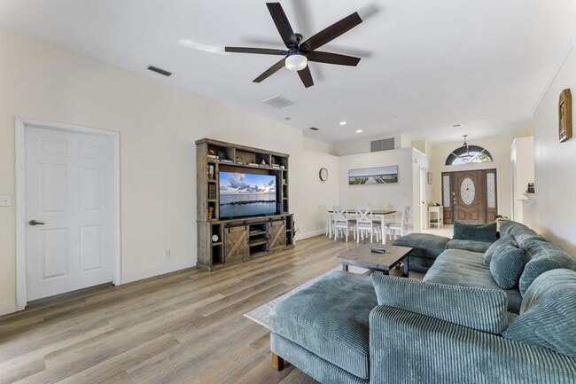 Building Photo - 107 Meadowlands Dr