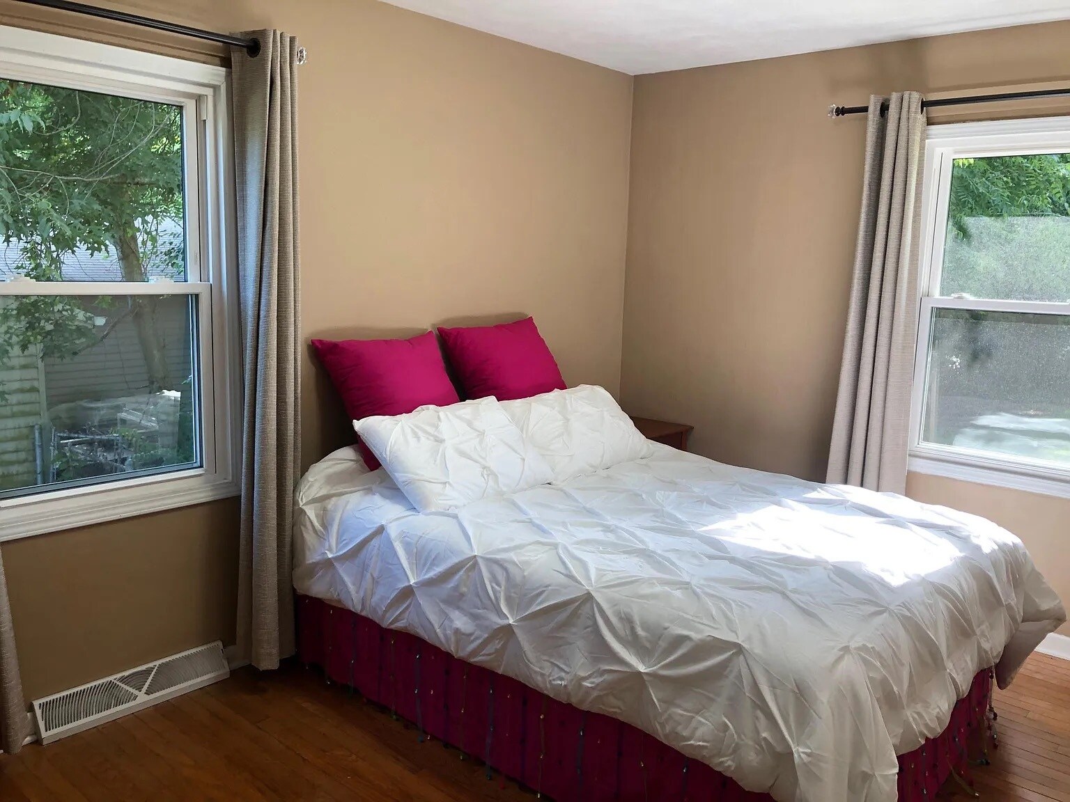 Building Photo - 131 N Hillsdale Dr