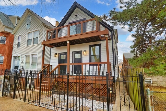 Building Photo - 3111 N Oakley Ave