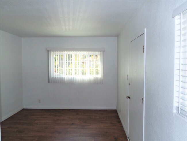 Living Room - 7642 Comstock Ave