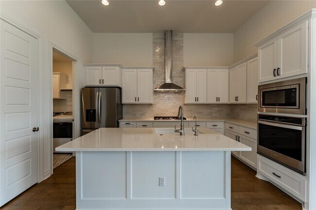 Building Photo - 152 Limestone Dr