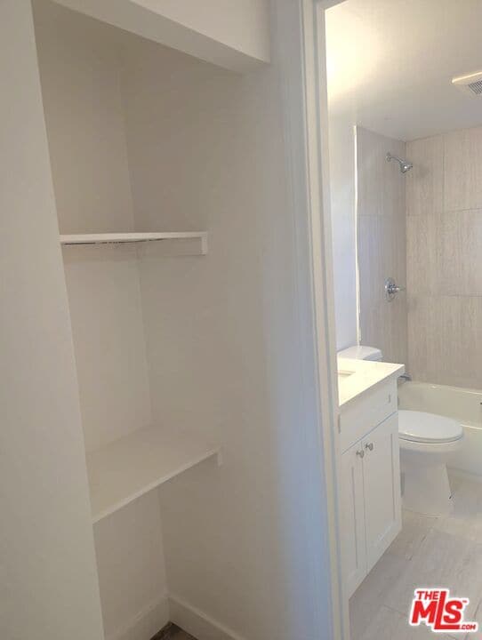 Building Photo - 3837 Sedgwick Ave