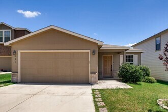 Building Photo - beautifully maintained 3-bedroom, 2-bathro...