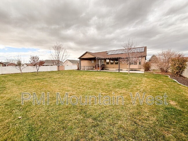 Building Photo - 2241 W 2475 N