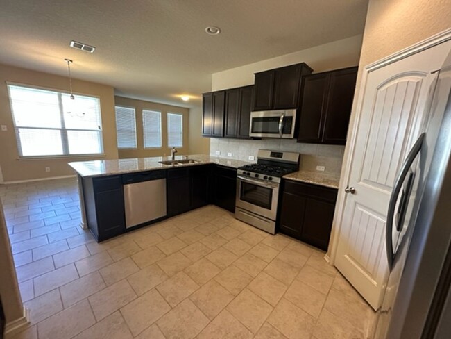 Building Photo - Super Nice Move In Ready 4 Bedroom One Sto...