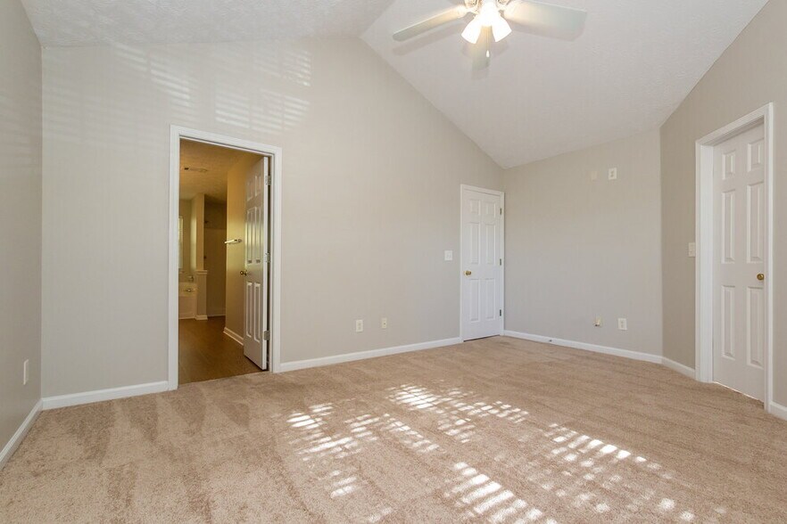 Building Photo - 126 Springbottom Dr SE