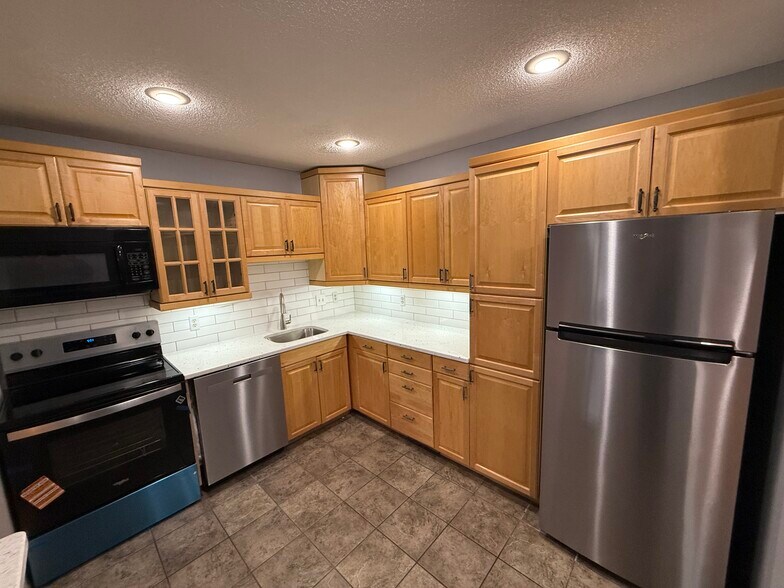 Building Photo - 5864 Red Cherry Ln