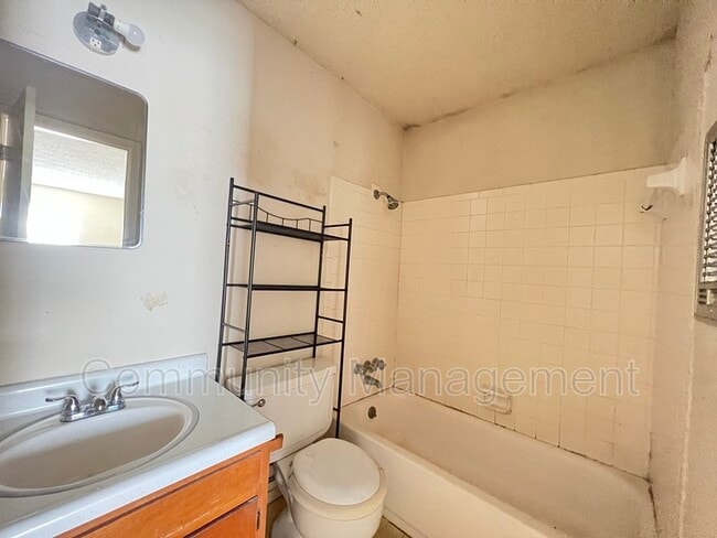 Building Photo - 680 Sharp Ln