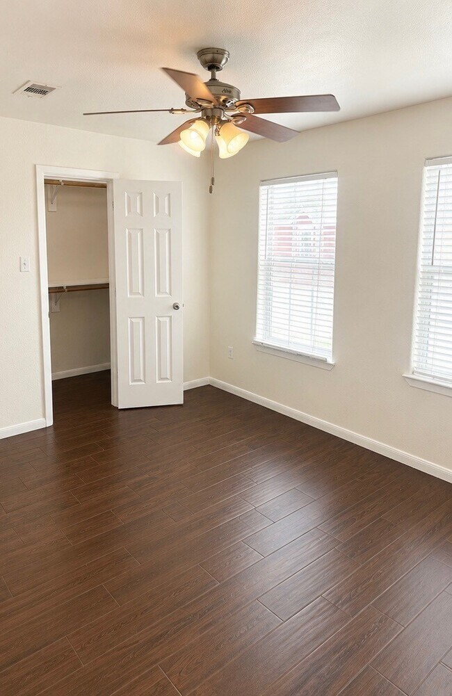 Building Photo - 6837 Larkstone St