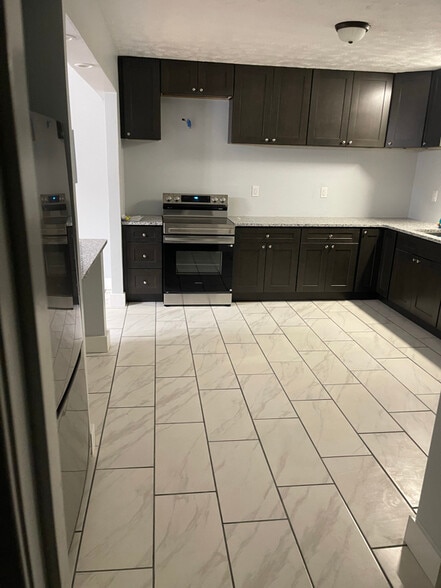 Building Photo - 237 Highview St