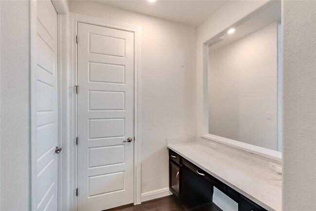 Building Photo - 4221 Valley Oaks Dr