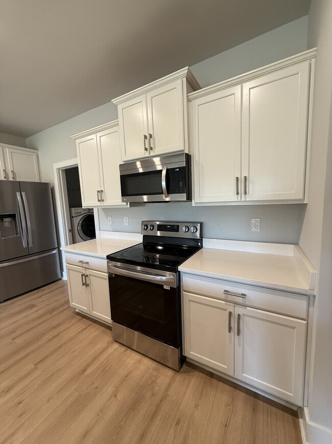 Building Photo - 128 Clift Farm Dr