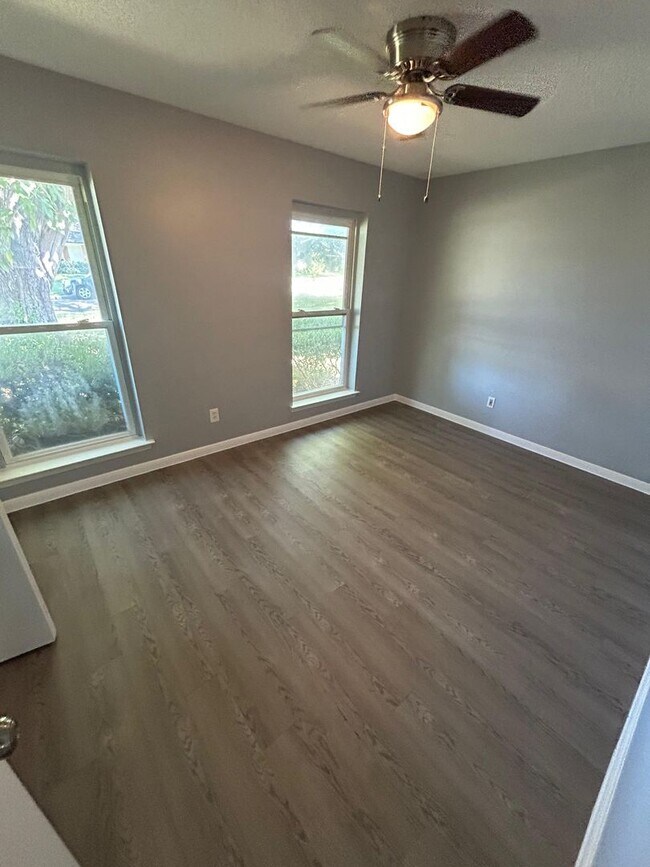 Building Photo - 3734 Clubway Ln
