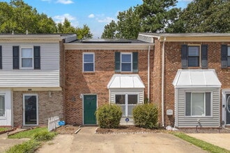 Building Photo - Townhouse w/Solar