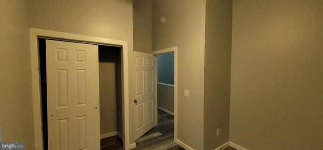 Building Photo - 1729 Centre Ave