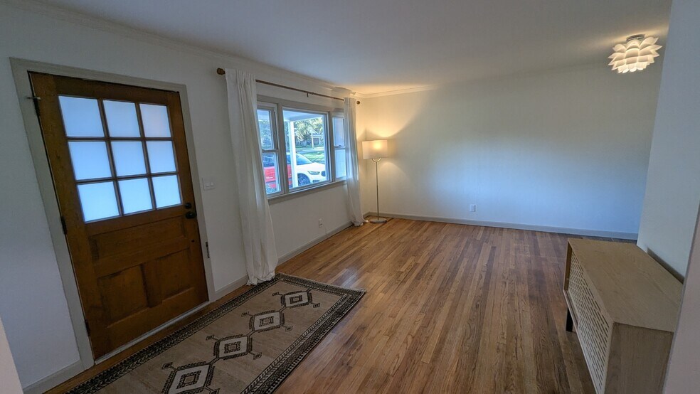 Primary Photo - 5109 Parish Dr