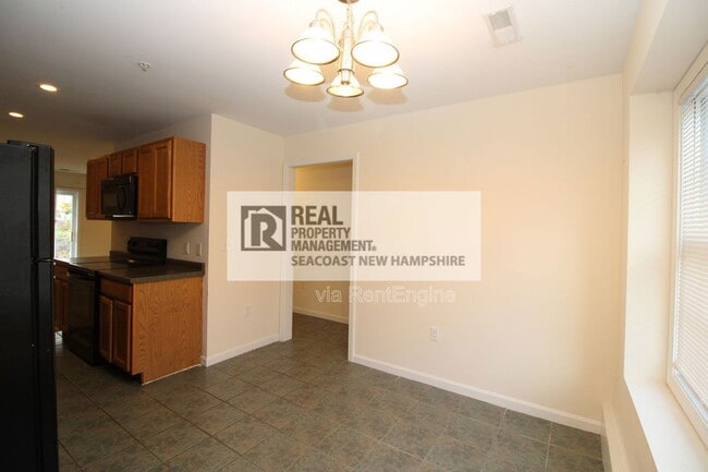 Building Photo - 4 Waverly Dr