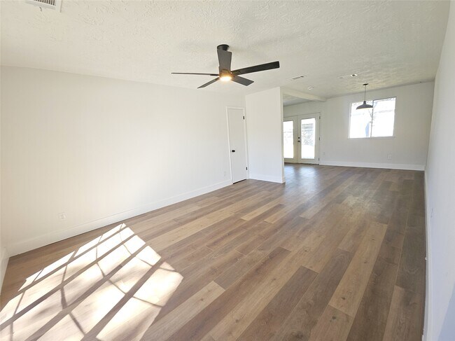 Building Photo - 815 Merribrook Ln