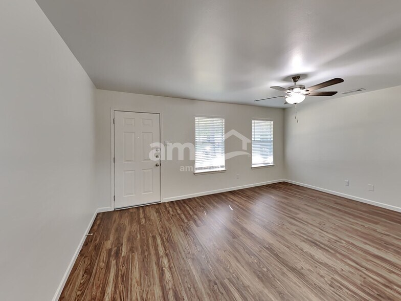 Building Photo - 16778 Fallen Timbers Dr