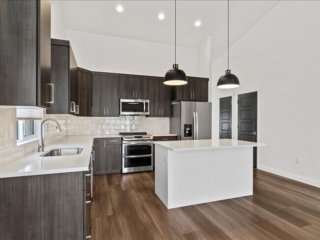 Building Photo - West Joran 3 bed 2 bath family home