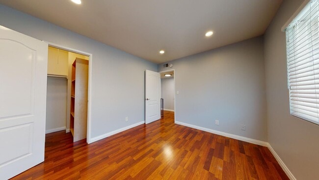 Building Photo - Beautiful 4 bedroom 3 bath House in Manhattan Beach