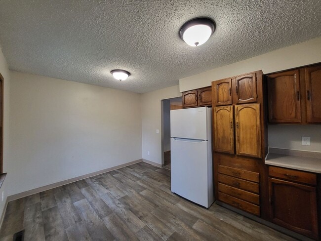 Building Photo - Spacious 4 bedroom home!