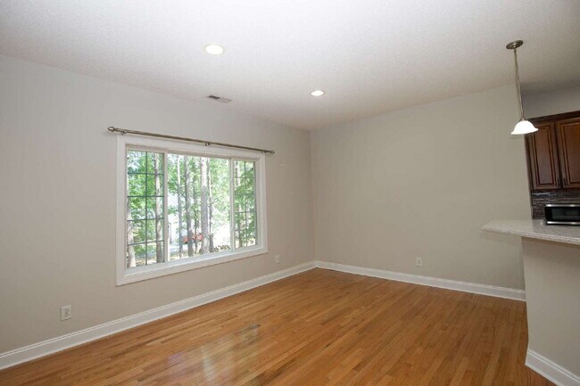 Building Photo - "Spacious 3-Bedroom Retreat with 3200 Sq Ft of Comfort in Seven Lakes!"
