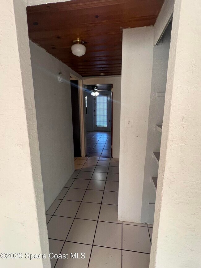 Building Photo - 441 Vickers St