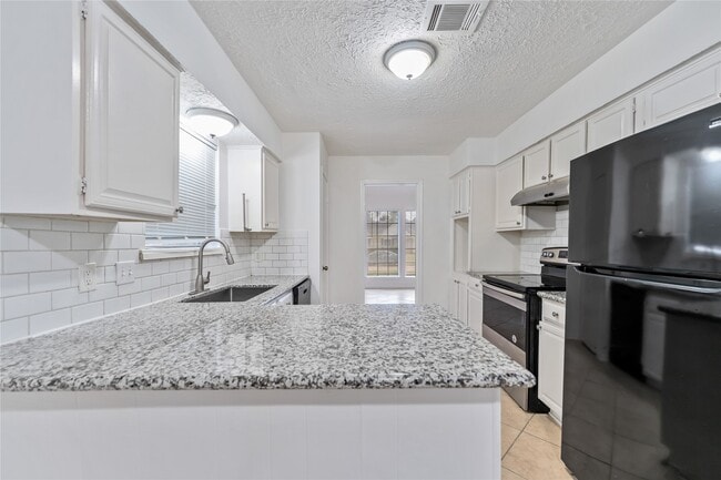 Building Photo - 4927 Glendower Dr