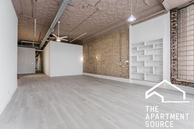 Building Photo - 4 bedroom in Chicago IL 60647