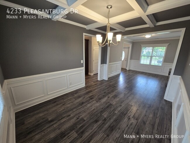 Building Photo - 4233 Pleasantburg Dr