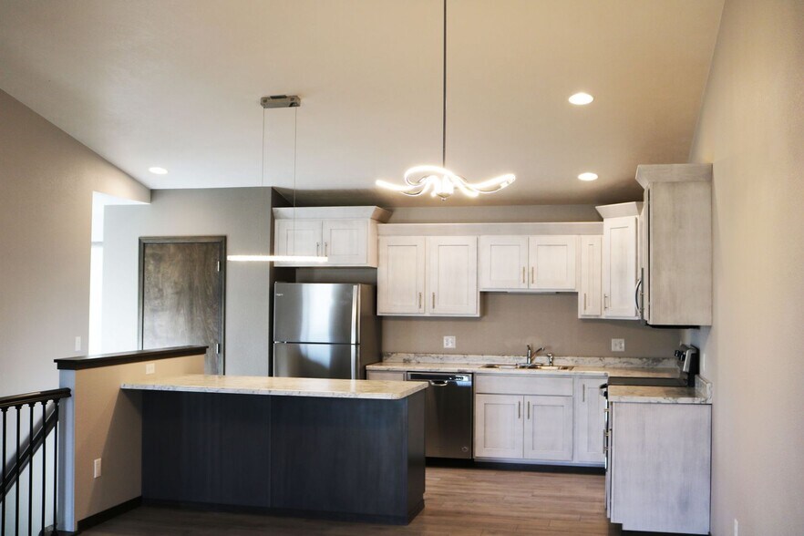 Building Photo - 3616 S Outfield Cir